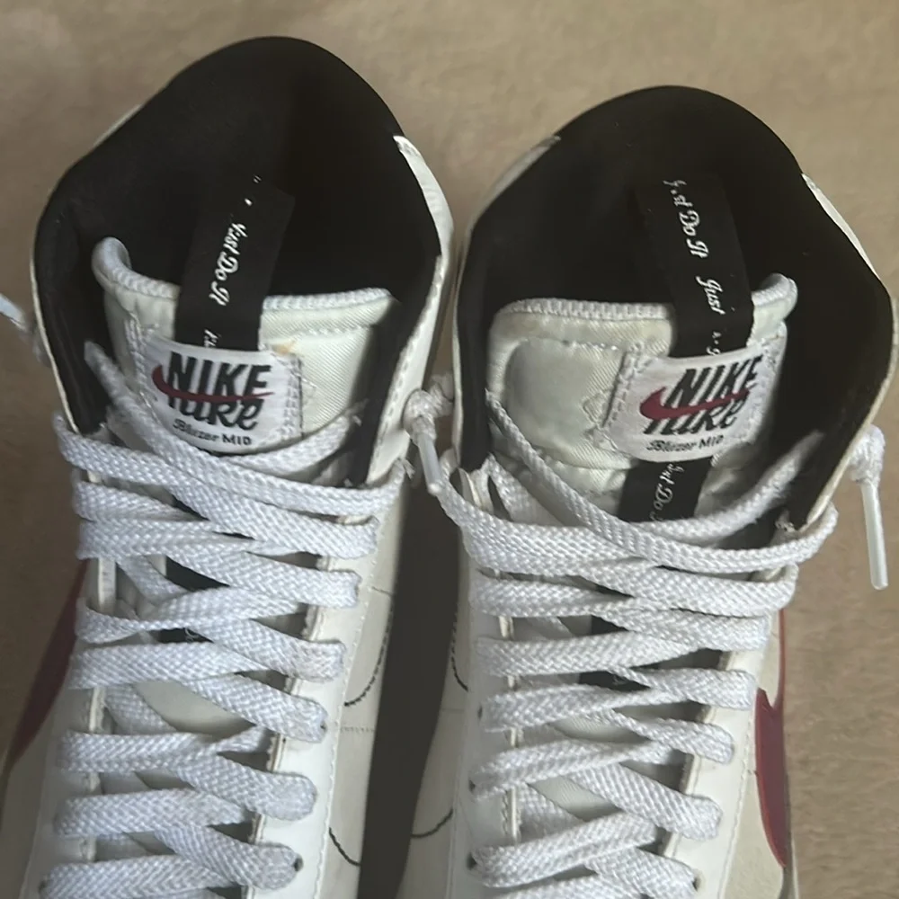 Youth Blazer Mid '77 SE GS 'White Rush Maroon Sneakers